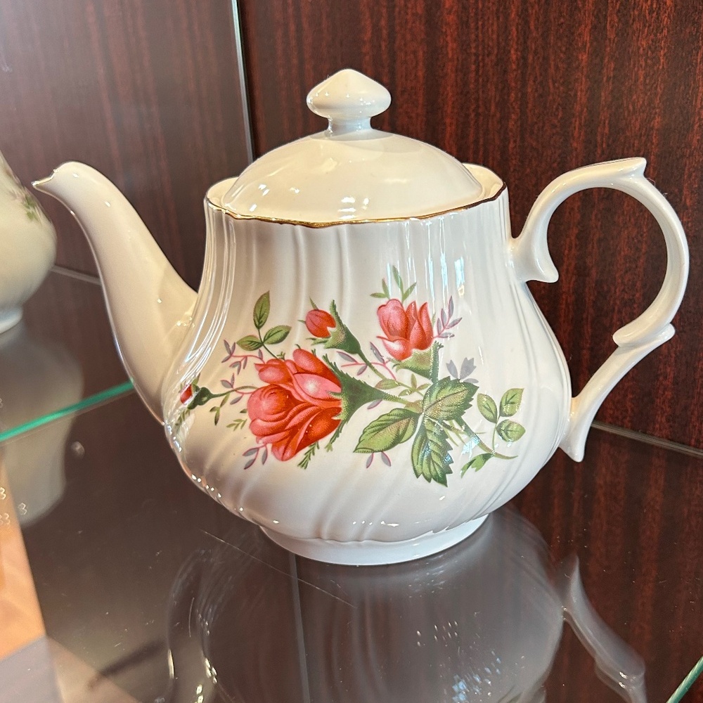 Lynns Fine China Floral Teapot